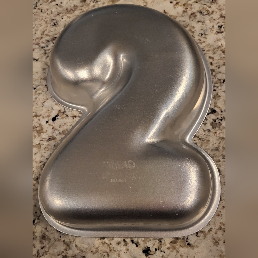 Wilton Metallic Number 2 Cake Pan Vintage 1976. Excellent Like New Condition